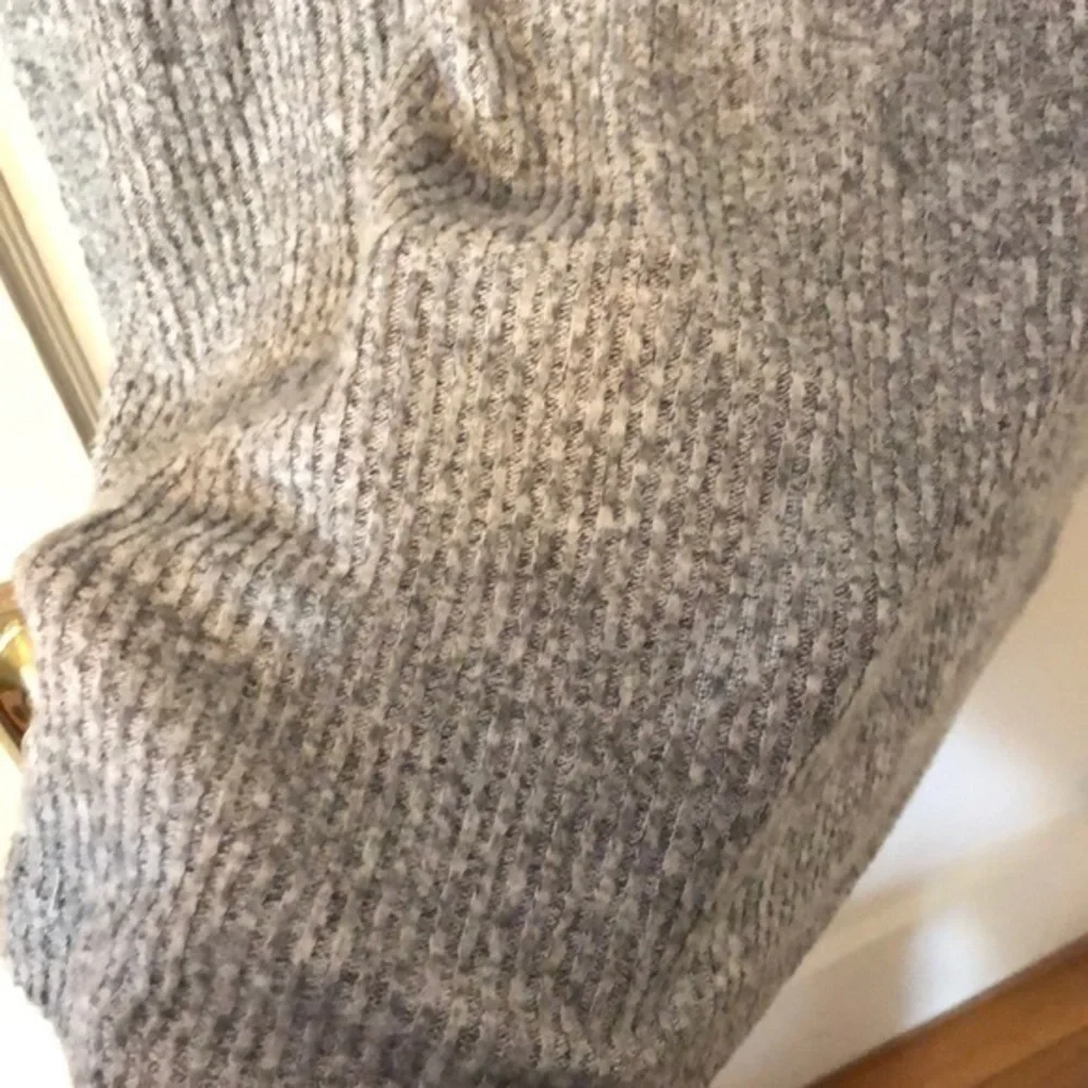 Old Navy Ribbed Sweater - Picture 4 of 4